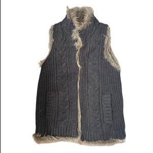 Aqua by Bloomingdales Reversible Faux Fur Sweater Vest. Women size small.